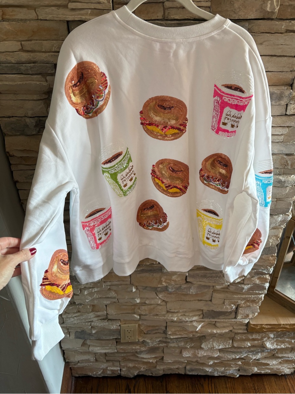NWT QUEEN OF SPARKLES White Sweatshirt w/ Embroidered & Sequin Color Bev/Bites M